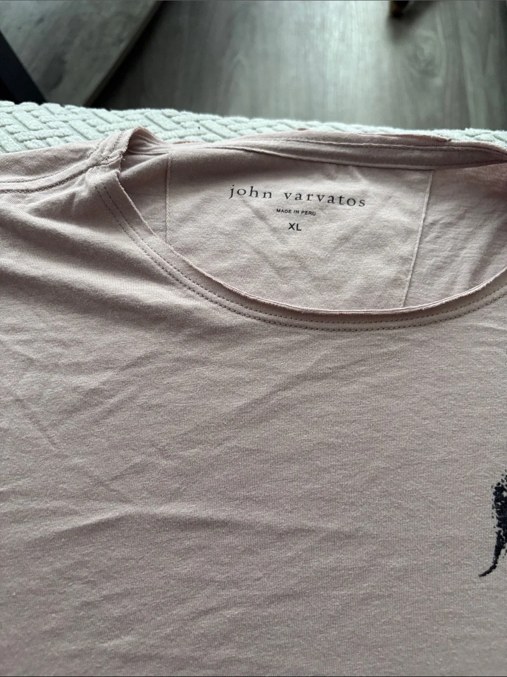 John Varvatos men’s xl Pink Scorpion Graphic Tee